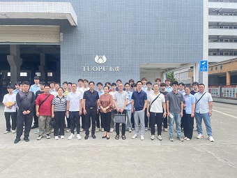 機(jī)電一體化+智能制造+工業(yè)機(jī)器人學(xué)生在廣州市拓璞電器發(fā)展有限公司實(shí)習(xí)2.jpg
