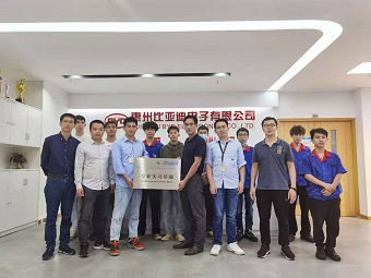 機(jī)電一體化+智能制造+工業(yè)機(jī)器人學(xué)生在惠州比亞迪電子有限公司實(shí)習(xí).jpg